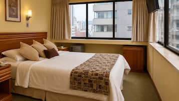 Habitación matrimonial estándar Torre B | Ropa de cama de alta calidad y minibar