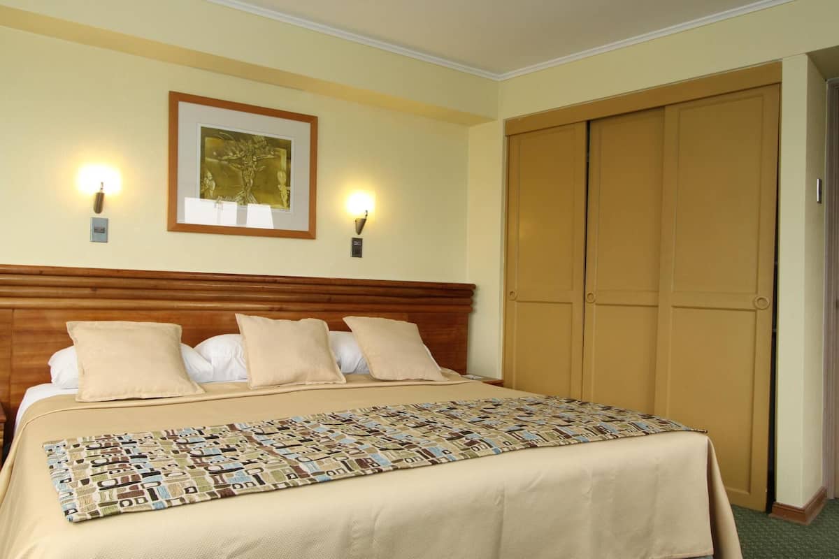 2 habitaciones, ropa de cama de alta calidad y minibar