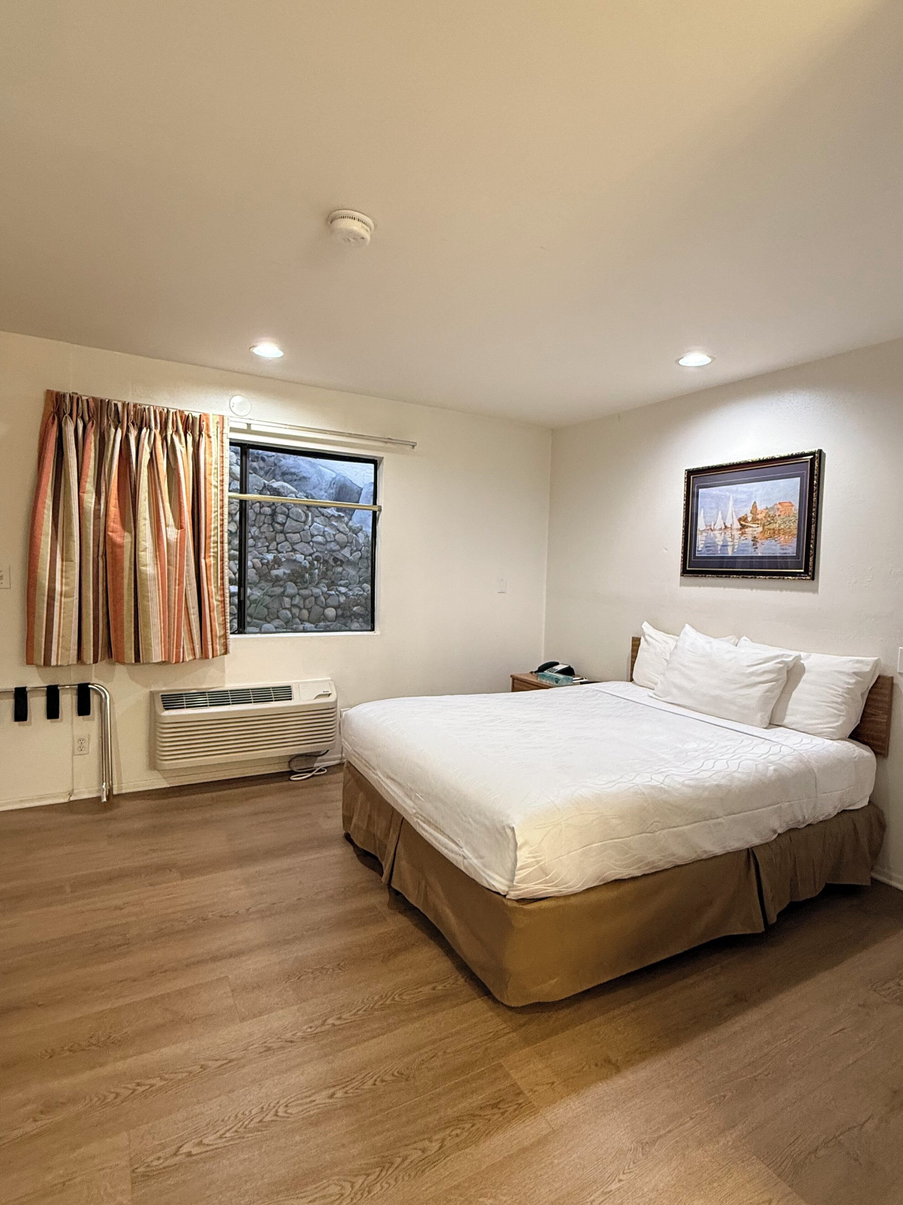 Standardzimmer, 1 Queen-Bett | Allergikerbettwaren, Schreibtisch, Verdunkelungsvorhänge
