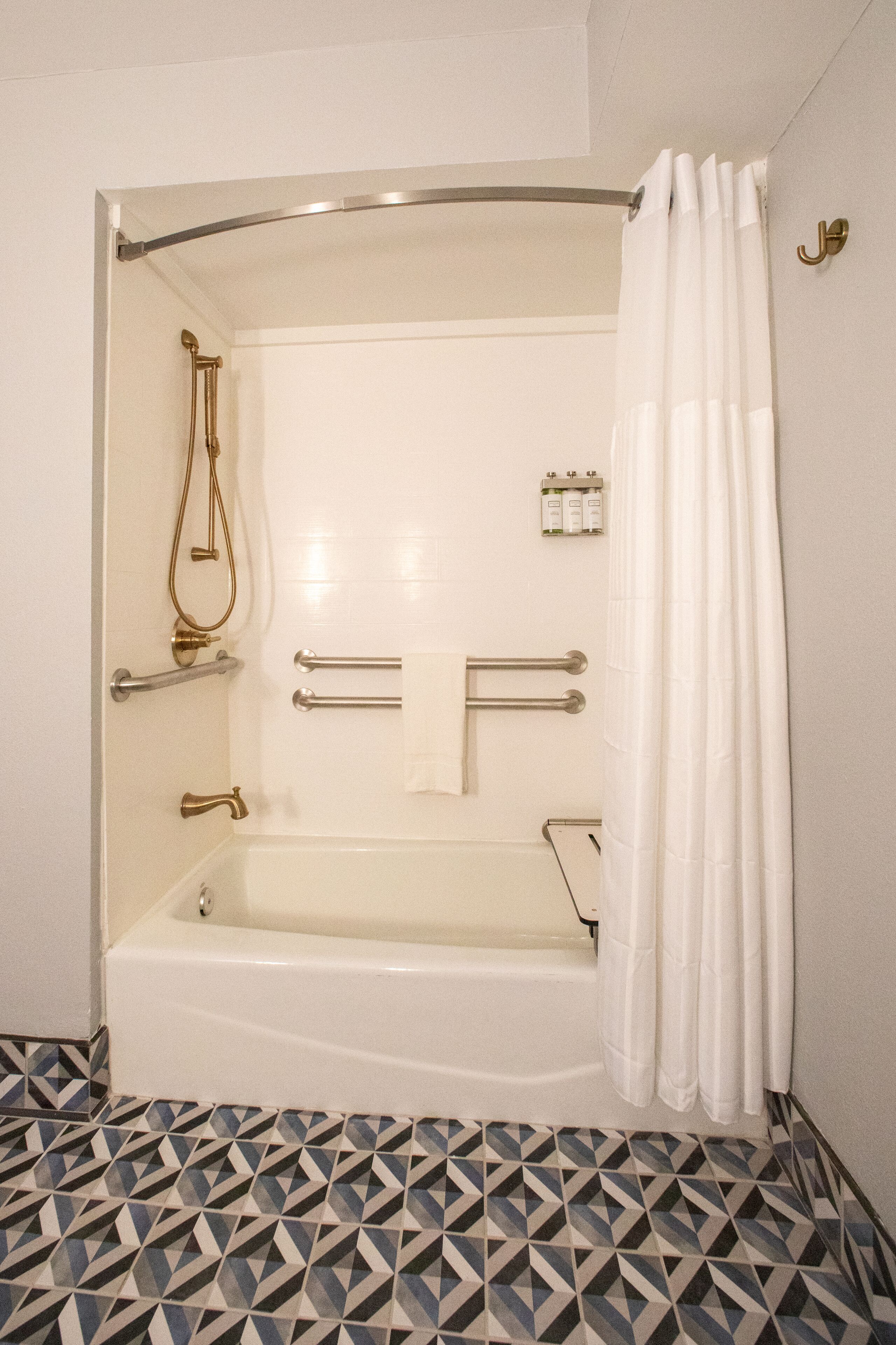 room, 1 queen bed, accessible, non smoking | bathroom | shower, free toiletries, hair dryer, bathrobes