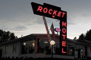 Front of property - evening/night - Rocket Motel (Custer)