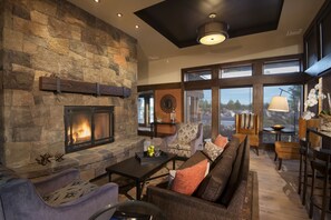 Lobby sitting area - Tetherow Resort (Bend)