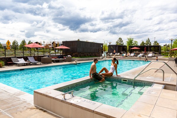 Seasonal outdoor pool, cabanas (surcharge), pool umbrellas - Tetherow Resort (Bend)