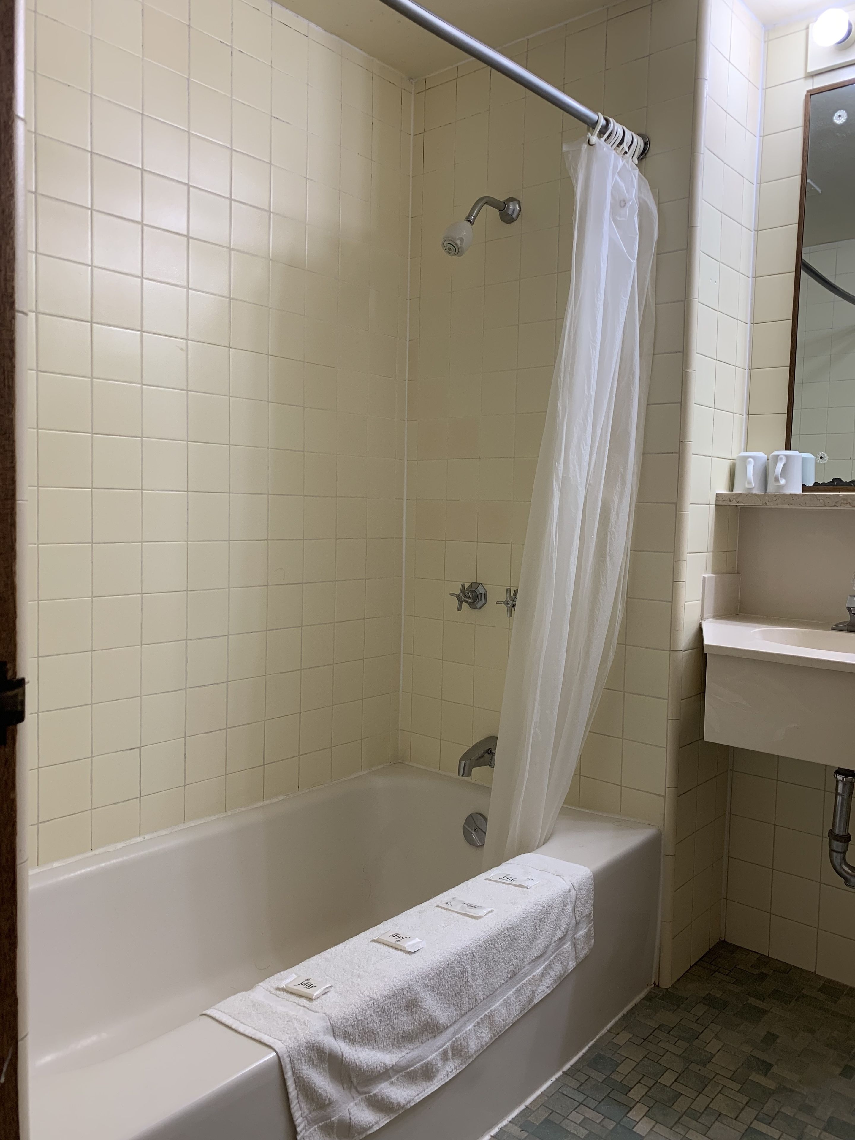 Room, 1 Queen Bed, Smoking | Bathroom | Combined shower/bathtub, free toiletries, hair dryer, towels
