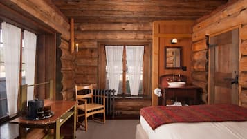 Basic Room, 1 Queen Bed, Shared Bathroom