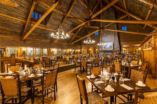 2 restaurants, breakfast served
