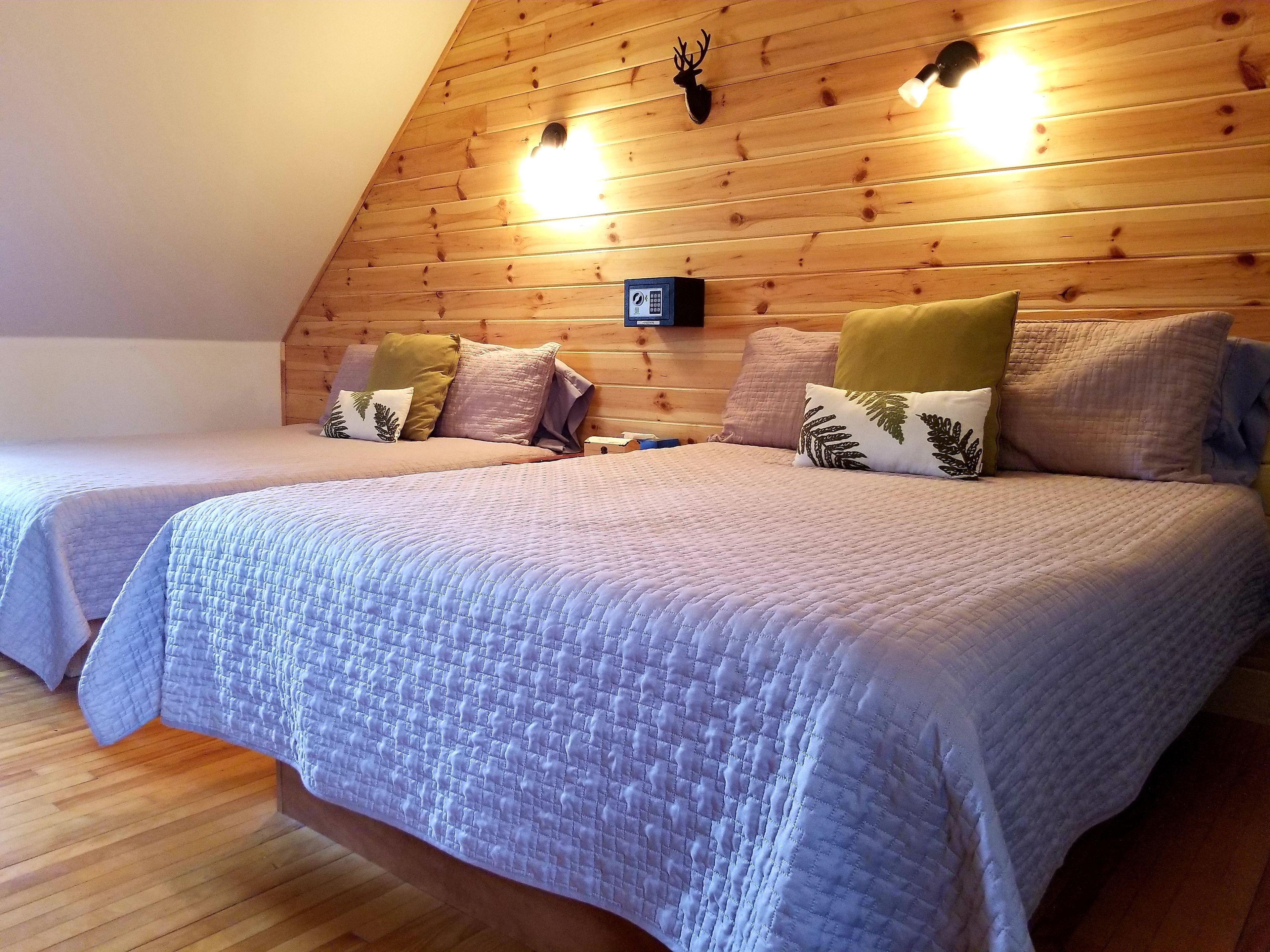 Standard Room, 1 Double Bed and Bunk Beds, Shared Bathroom | In-room safe, bed sheets