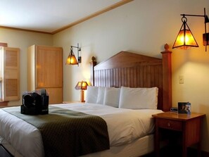 Desk, bed sheets - Old Faithful Snow Lodge & Cabins - Inside the Park (Yellowstone National Park)
