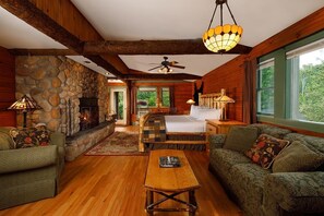 Premier Room | Television - Friends Lake Inn (Chestertown)