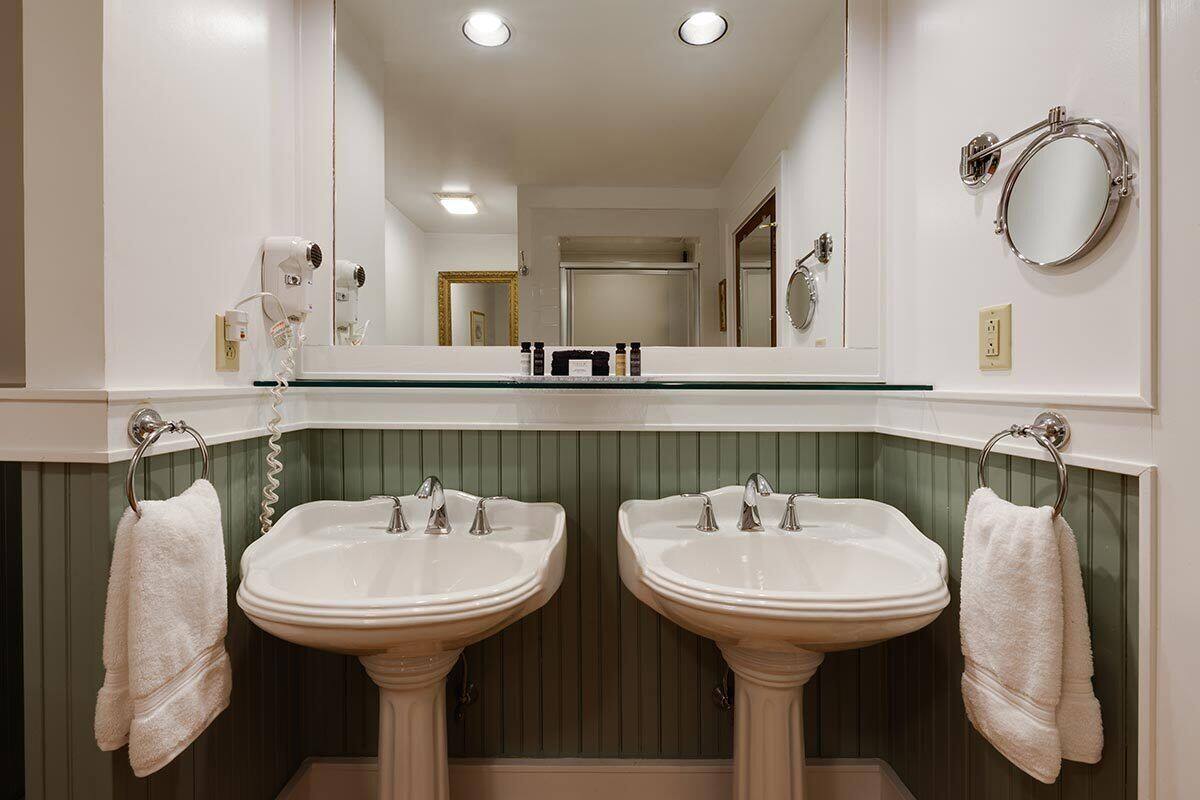 luxury room, 1 king bed | 1 bedroom, premium bedding, individually decorated