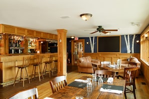 Breakfast and dinner served, American cuisine - Friends Lake Inn (Chestertown)