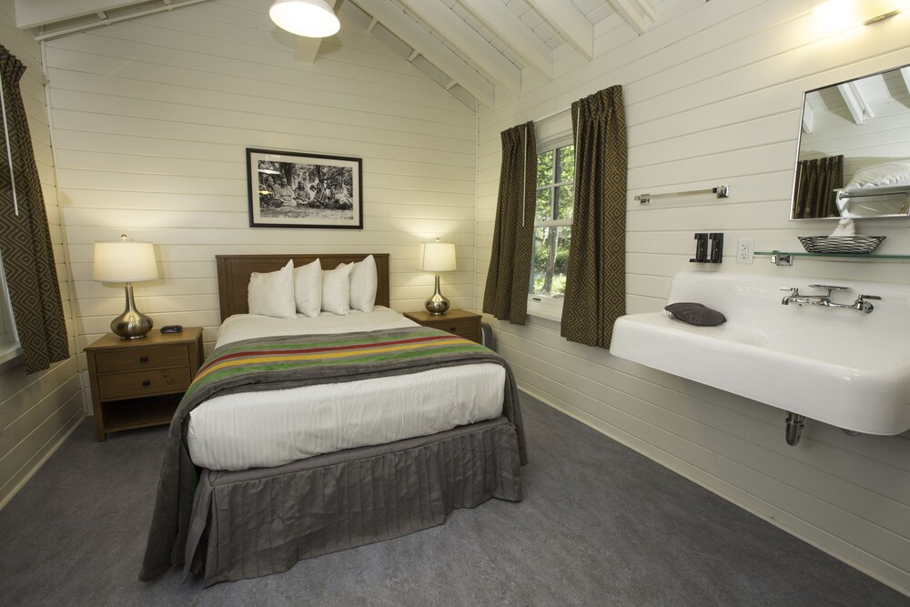 Swiftcurrent Motor Inn by null