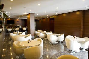Bar (on property) - Torres de Alba Hotel & Suites (Panama City)