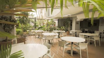 Tägliches inbegriffenes Frühstücksbuffet