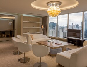 Suite presidencial, vista a la ciudad | Área de sala de estar | Televisión de pantalla plana y películas con cargo 