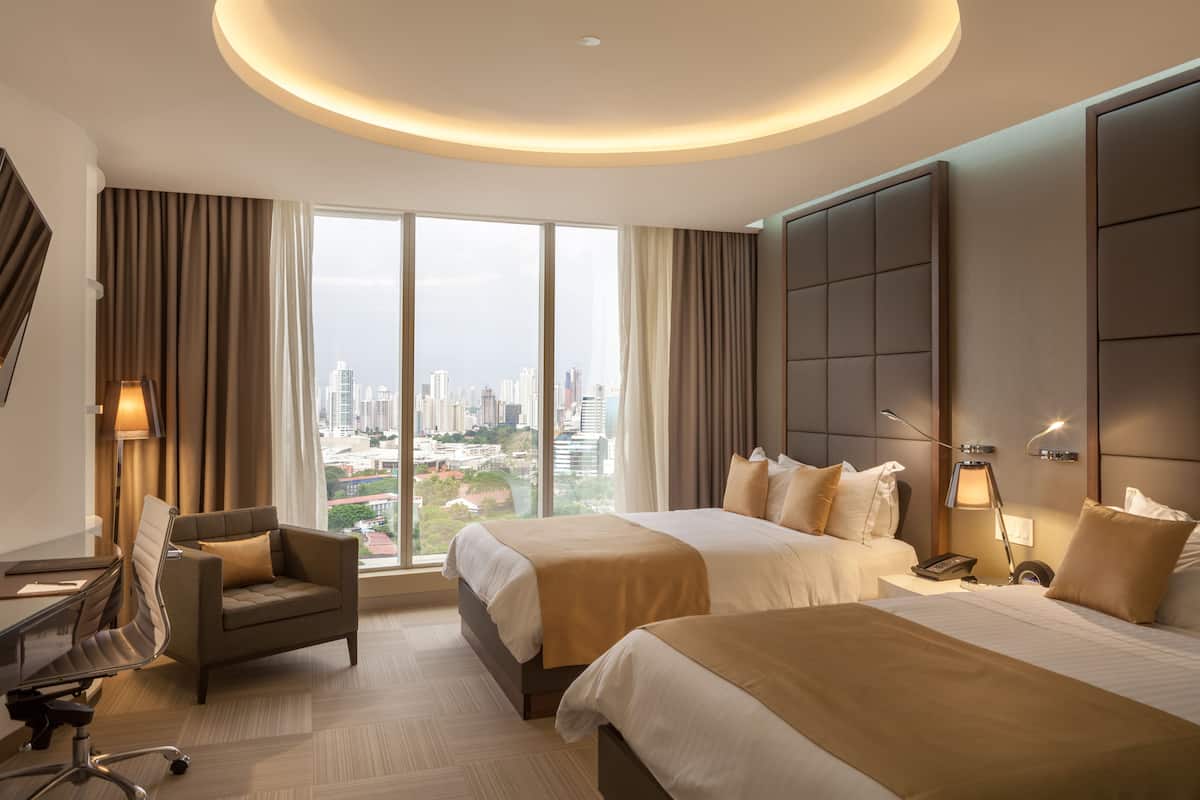Executive-Zimmer, 2 Doppelbetten, Stadtblick | Hochwertige Bettwaren, Daunenbettdecken, Pillowtop-Betten, Minibar