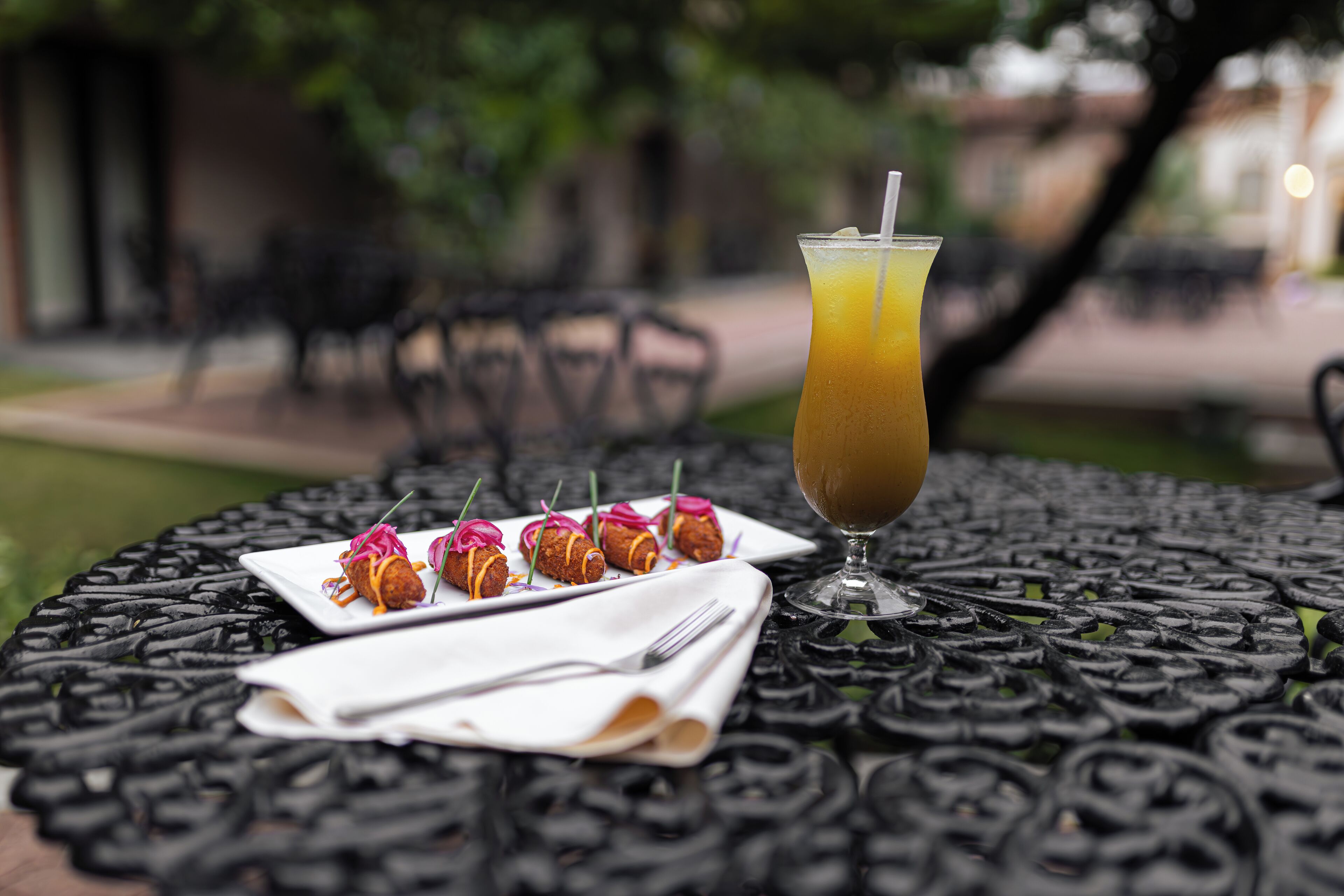 2 restaurants, breakfast, lunch, dinner served; regional cuisine