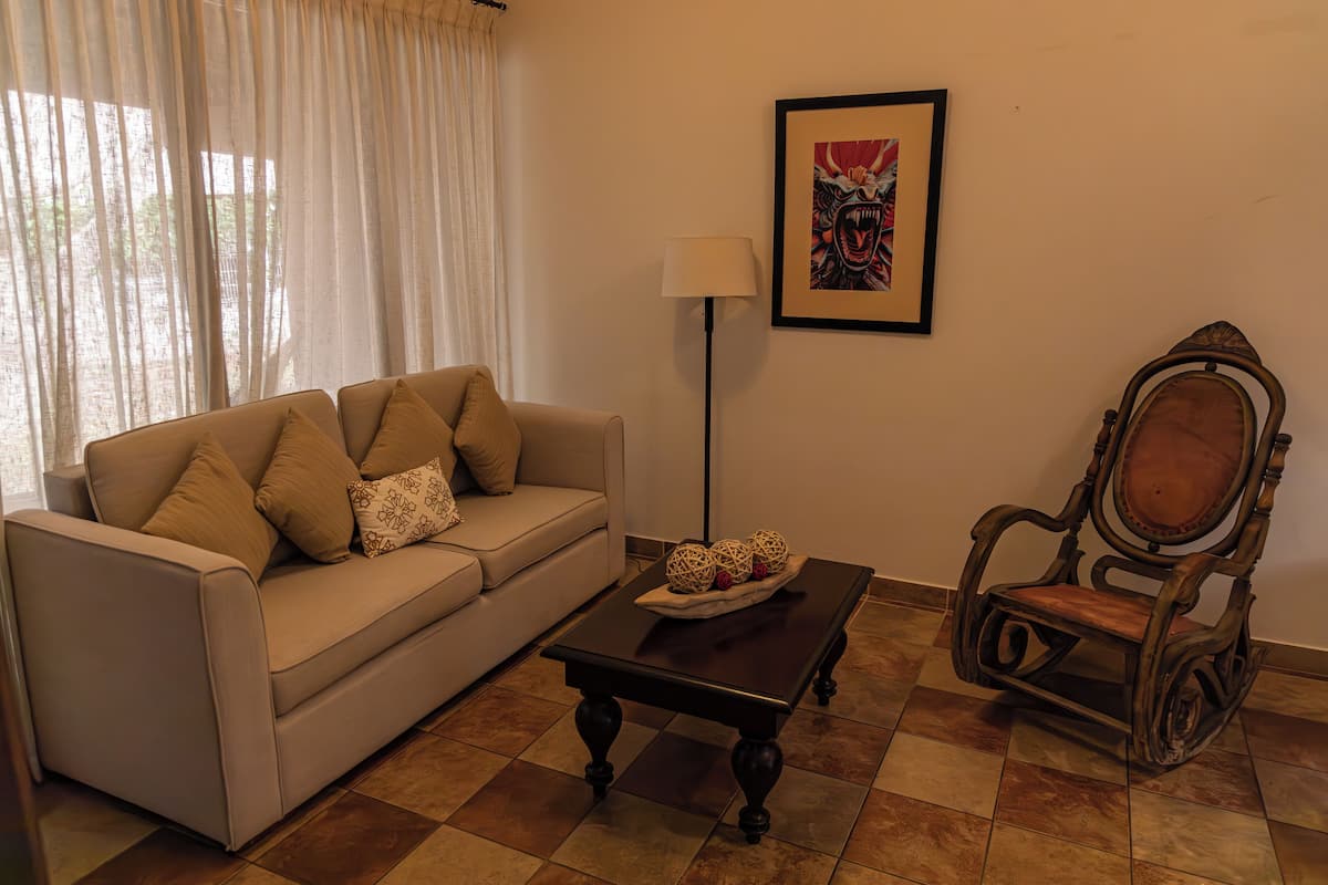 deluxe suite | premium bedding, in-room safe, desk, laptop workspace