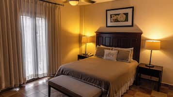 Premium bedding, in-room safe, desk, laptop workspace