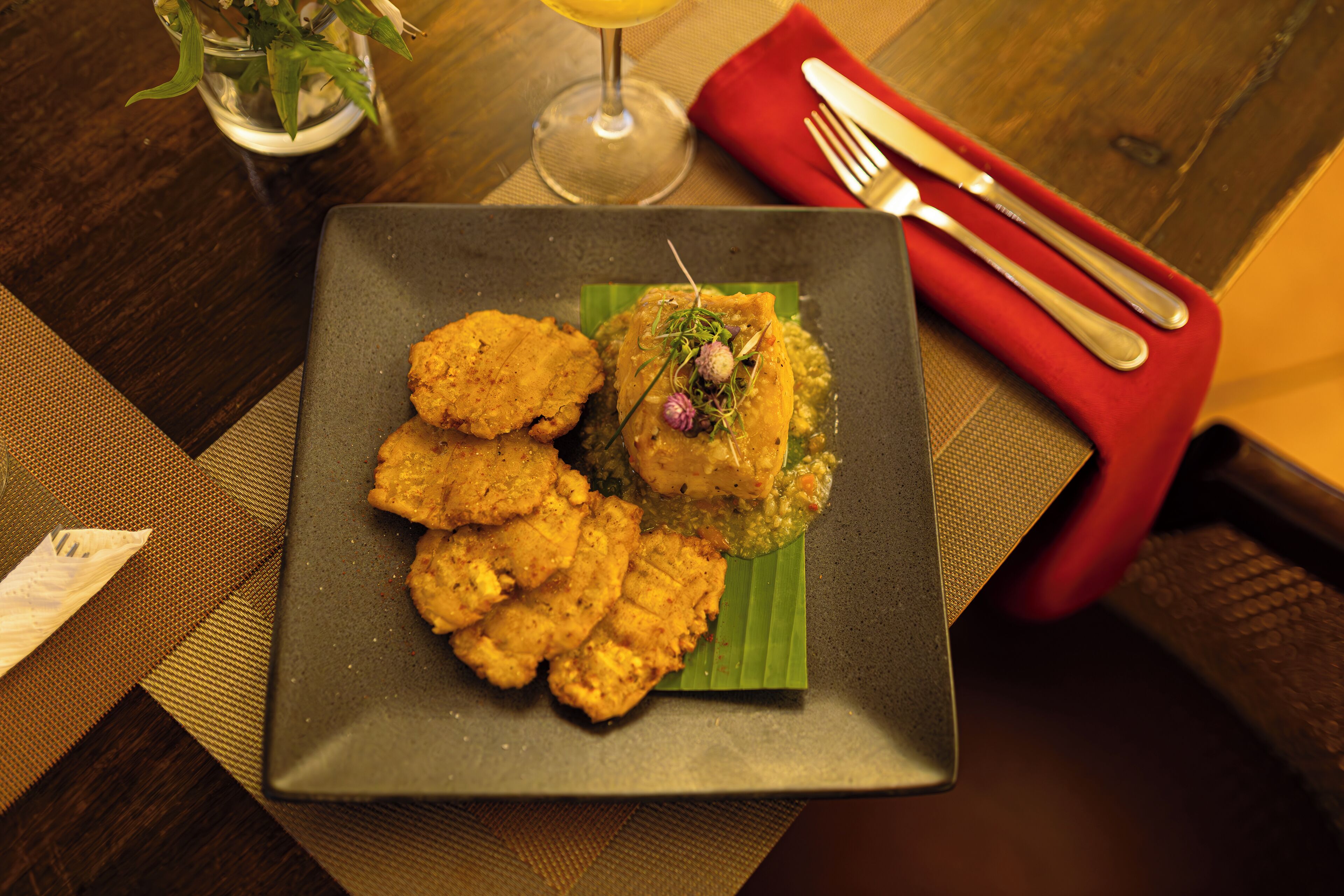 2 restaurants, breakfast, lunch, dinner served; regional cuisine