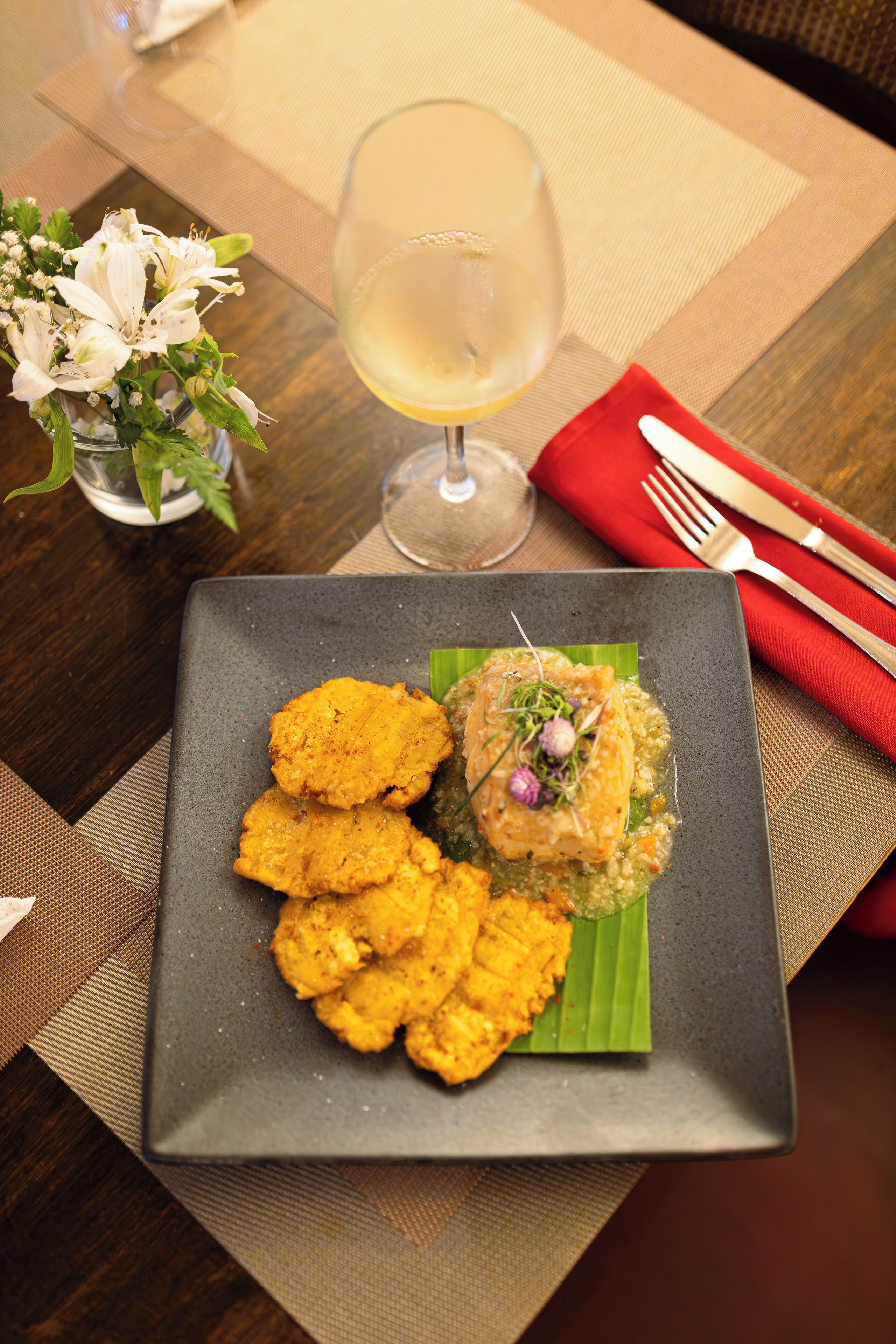 2 restaurants, breakfast, lunch, dinner served; regional cuisine