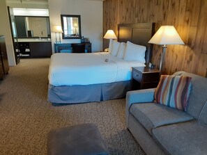 King with Jetted tub and Queen Sofa Bed | Living area | Flat-screen TV - Mission Inn (Santa Cruz)