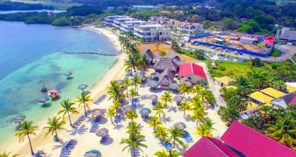 Las Palmas Beach Hotel