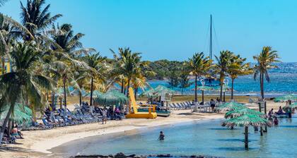 Las Palmas Beach Hotel