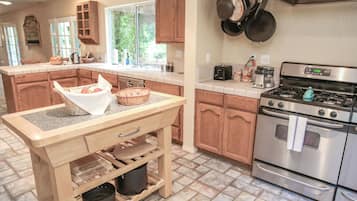 Daily cooked-to-order breakfast (USD 45 per person)