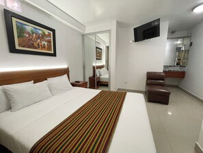 Standard Double Room, 1 Bedroom, Private Bathroom | In-room safe, free WiFi - Flower's House MachuPicchu (Machu Picchu)