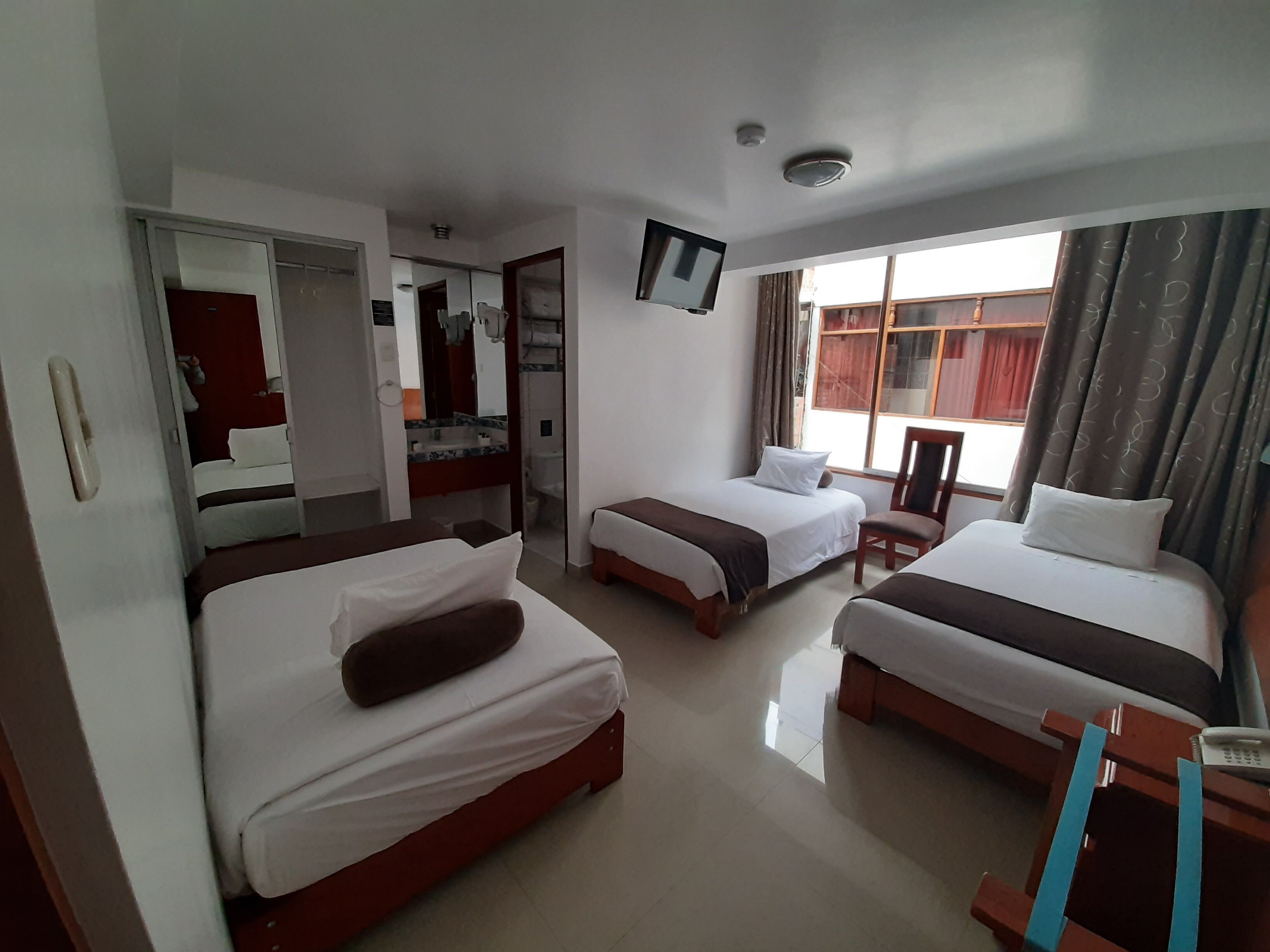 standard triple room, 1 bedroom, ensuite | 1 bedroom, in-room safe, free wifi
