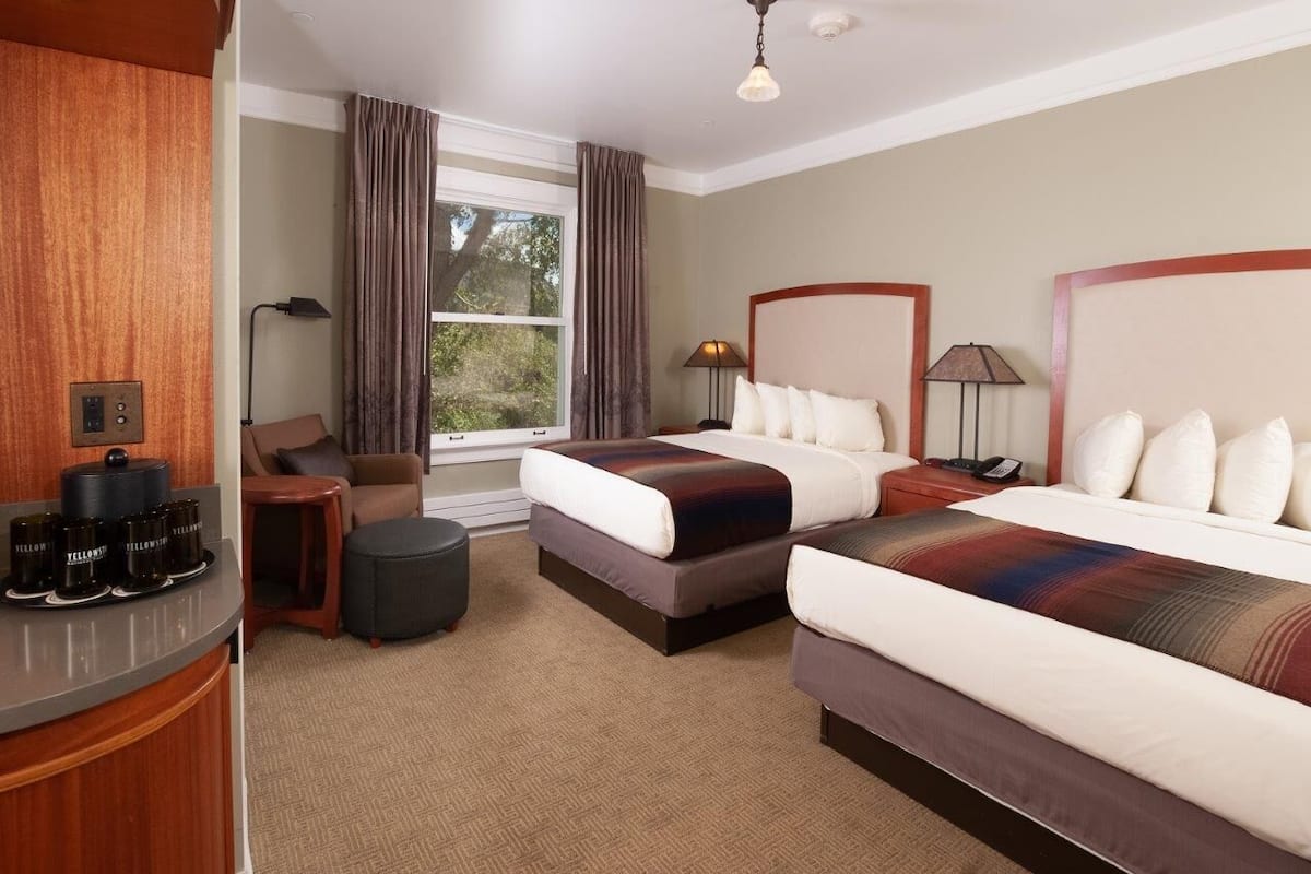 deluxe room | bed sheets