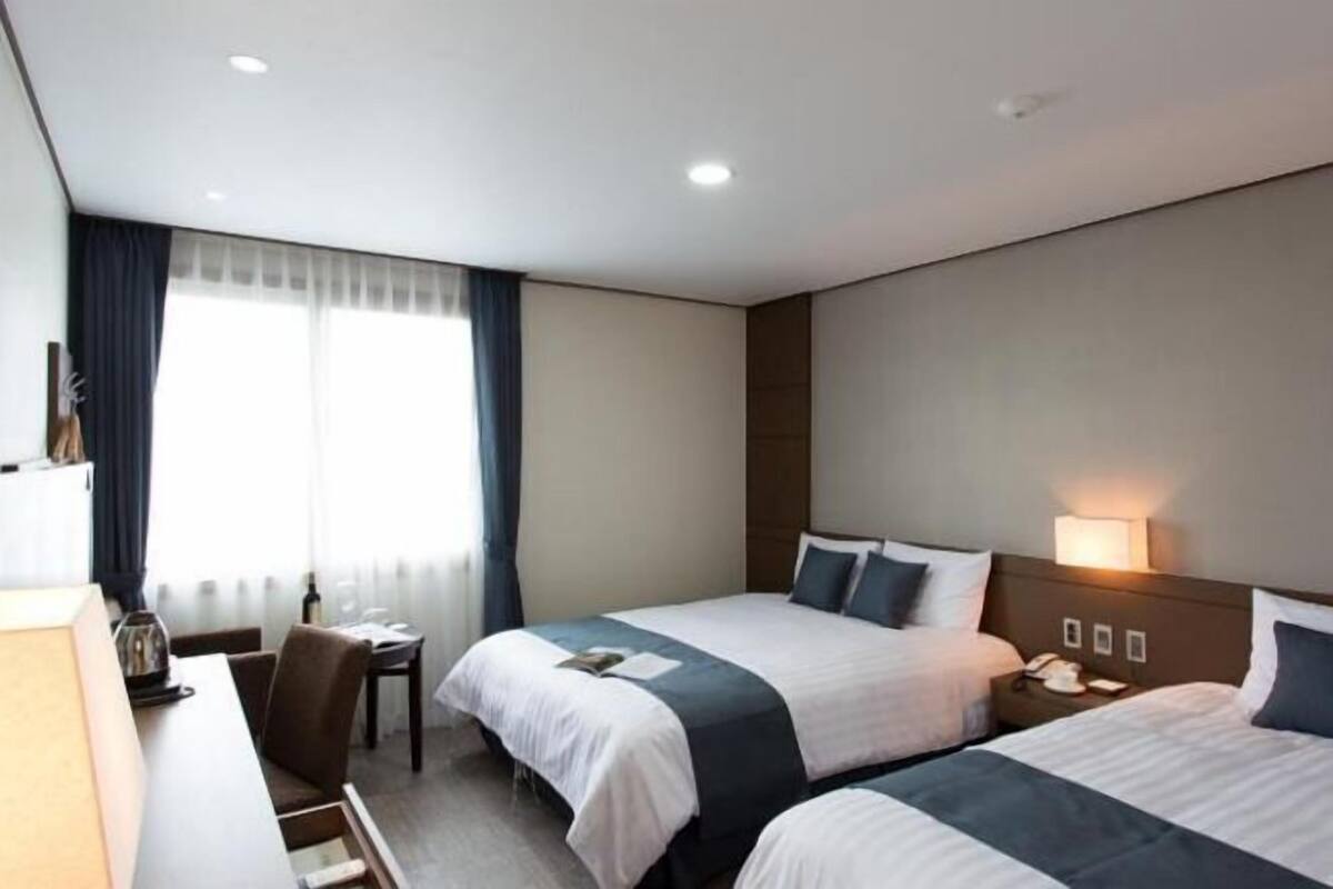 Cortinas opacas y wifi gratis
