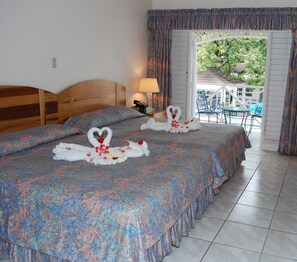 Quarto superior, vista para a piscina | 1 quarto, cofres nos quartos, escrivaninha