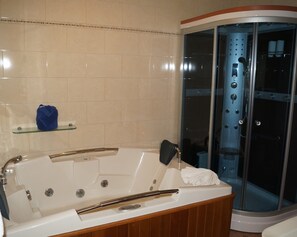 Suite | Jetted bathtub - Hotel Four Seasons (Kingston)