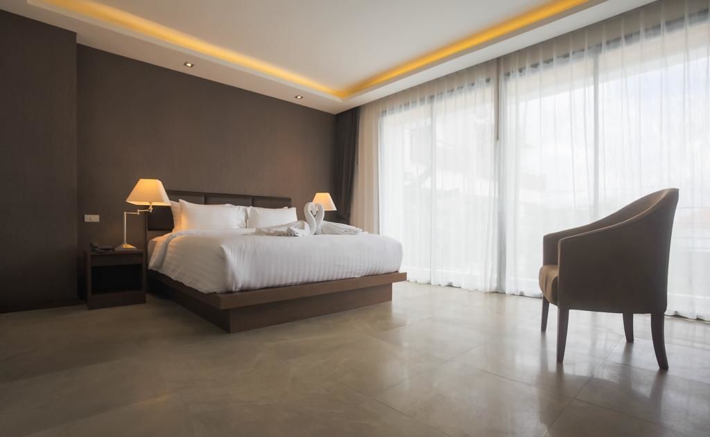 Habitación doble estándar | Minibar, caja de seguridad en la habitación y escritorio 