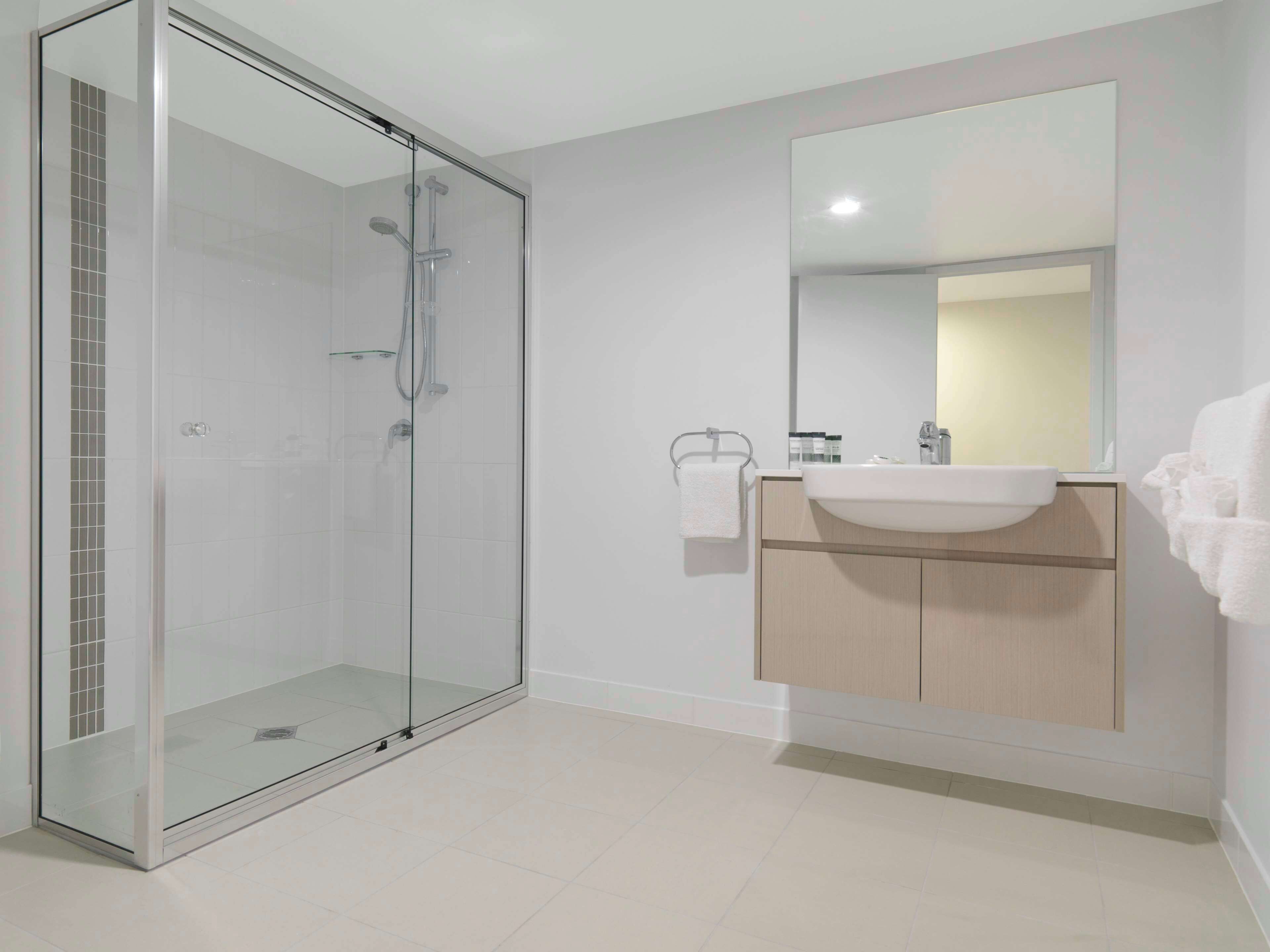 shower, hair dryer, towels, shampoo