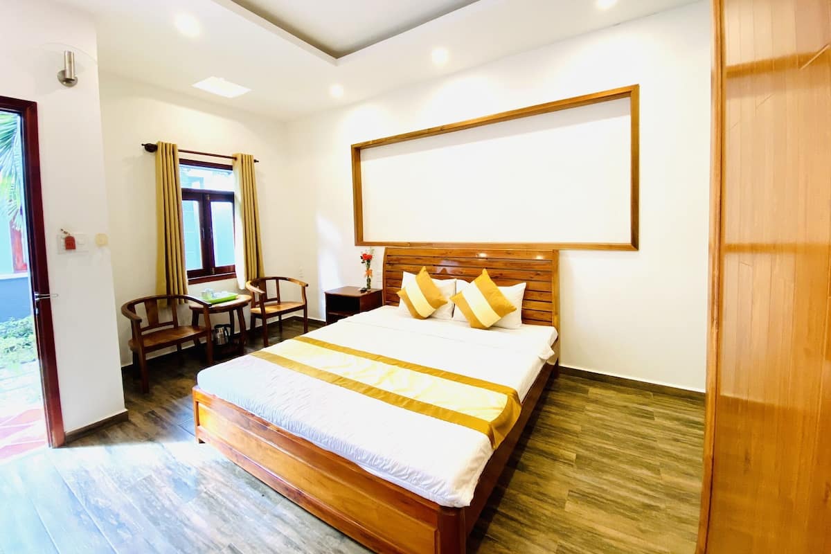 Standard-Doppelzimmer, 1 Doppelbett, Gartenblick, zum Innenhof hin | Wohnbereich