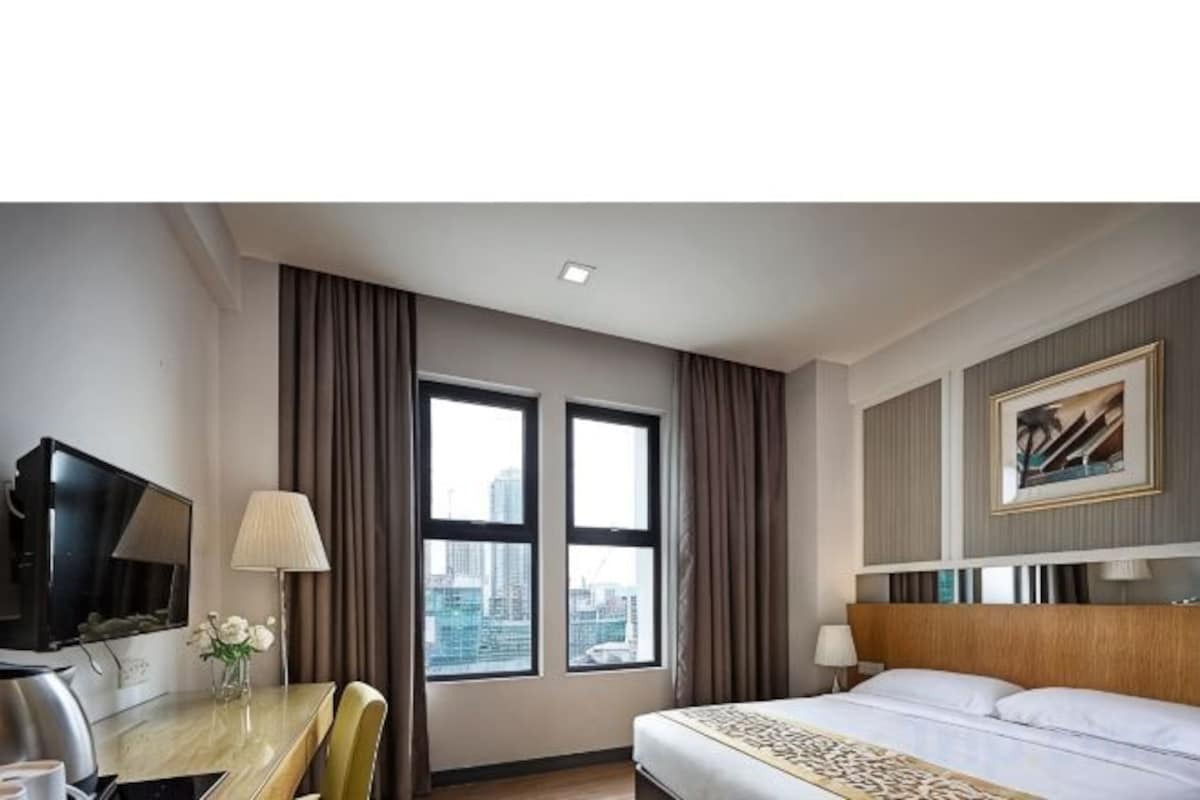 Standard Queen Room