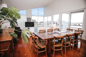 Televisión de pantalla plana, reproductor de DVD