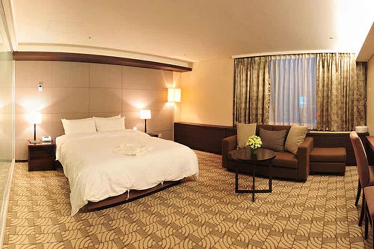In-room safe, desk, laptop workspace, blackout drapes
