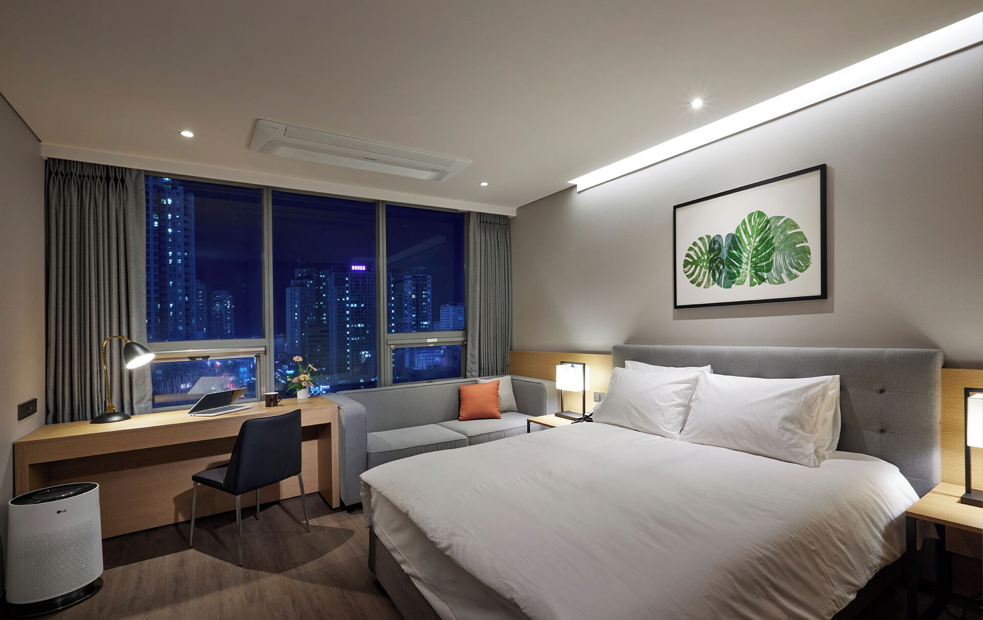 Deluxe Double Prime | In-room safe, desk, laptop workspace, blackout drapes