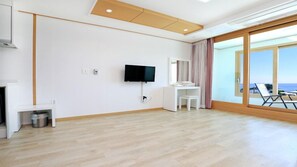Ondol Room | Free WiFi - Marine Port Resort (Seogwipo)