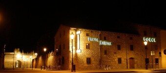 Hotel Puerta Romeros