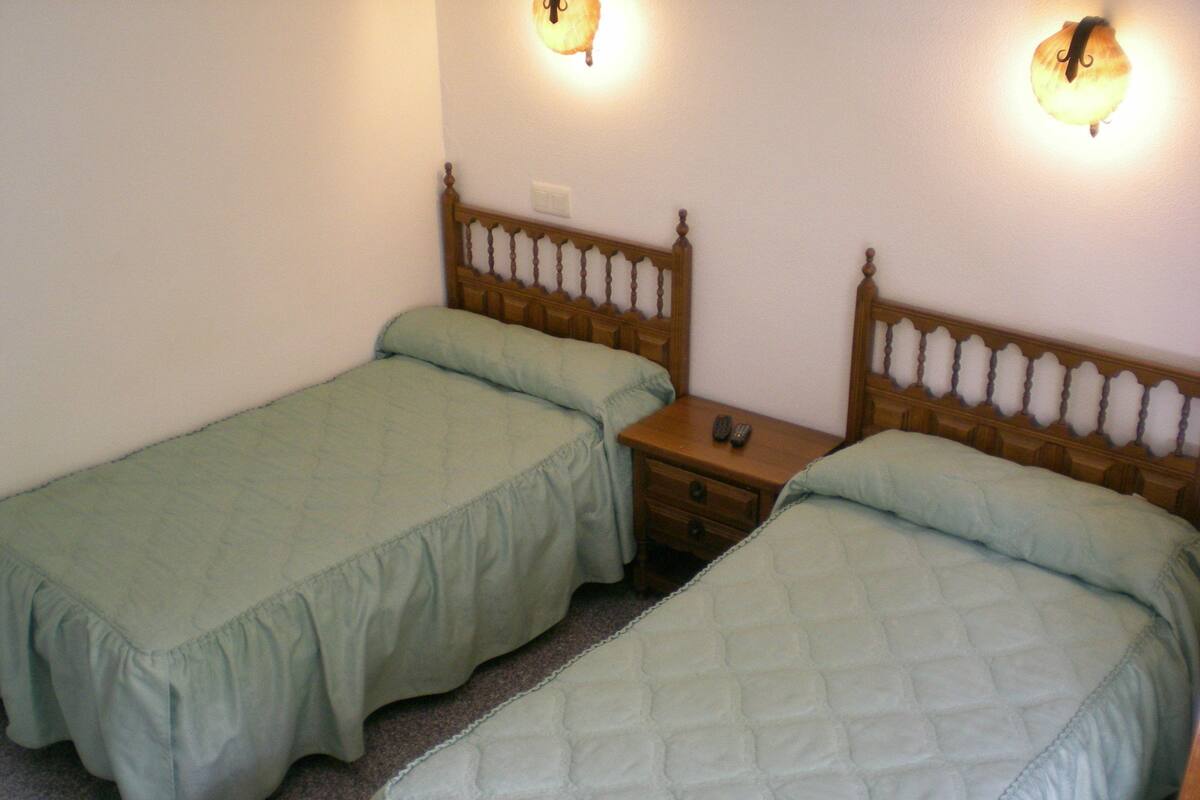 Double Room | Desk, free WiFi, bed sheets