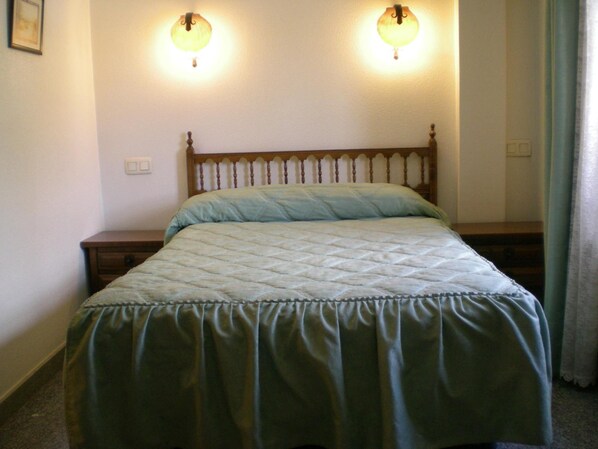 Desk, free WiFi, bed sheets