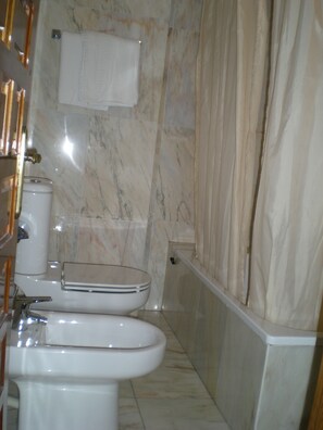 Double Room | Bathroom