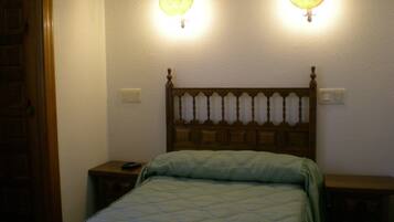 Habitación individual | Escritorio, wifi gratis, ropa de cama
