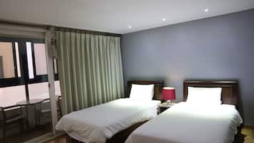 Deluxe Twin Room | Desk, free WiFi, bed sheets
