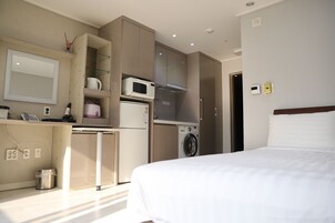 Quarto casal standard | Escrivaninha, Wi-Fi de cortesia, roupa de cama